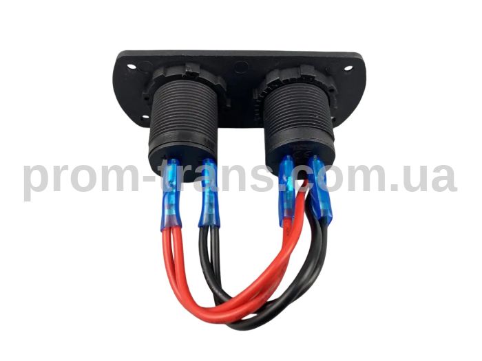 Автомобильная зарядка с двумя USB-портами и розеткой прикуривателя 2572
