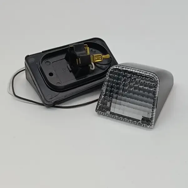 Ліхтар габаритний VOLVO на кабіну  (білий) корпус LED 112259YP (вир-во КИТАЙ)