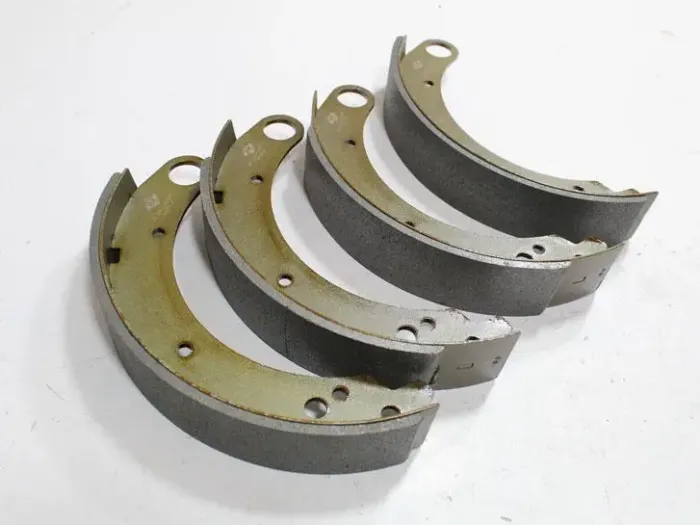 Гальмівна колодка заднього гальма ГАЗ 2410-3110, УАЗ 469 (ПОЧАТОК) 24-3501090