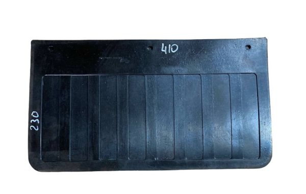 Бризковик колеса заднього КАМАЗ 410х230 3302-8404310/11