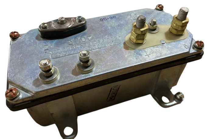 Реле-регулятор напруги БелАЗ 28В 120А (аналог РН-21М) 21.3702 (вир-во КЗАЭ)